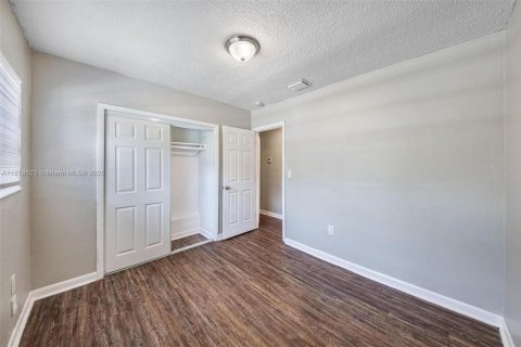 House in Miami, Florida 3 bedrooms, 114.46 sq.m. № 1781933 - photo 16
