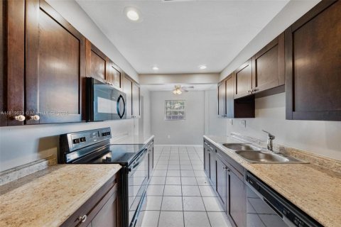 House in Miami, Florida 3 bedrooms, 114.46 sq.m. № 1781933 - photo 24