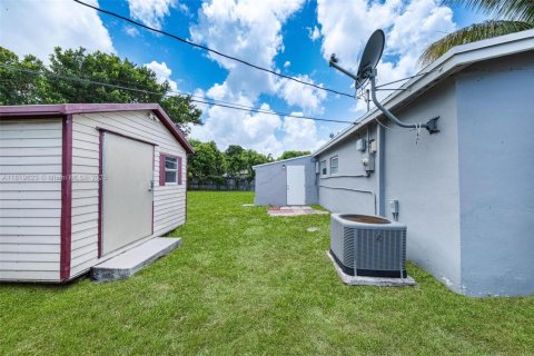 House in Miami, Florida 3 bedrooms, 114.46 sq.m. № 1781933 - photo 28