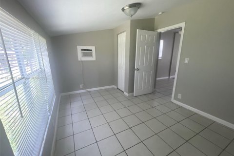 House in Miami, Florida 3 bedrooms, 114.46 sq.m. № 1781933 - photo 6