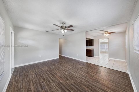 House in Miami, Florida 3 bedrooms, 114.46 sq.m. № 1781933 - photo 18