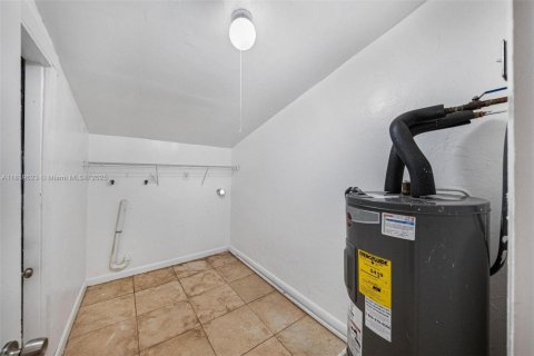 House in Miami, Florida 3 bedrooms, 114.46 sq.m. № 1781933 - photo 25