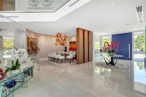House in Key Biscayne, Florida 6 bedrooms, 595.04 sq.m. № 2021108 - photo 10