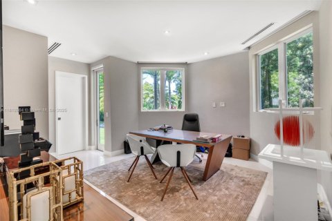 House in Key Biscayne, Florida 6 bedrooms, 595.04 sq.m. № 2021108 - photo 27