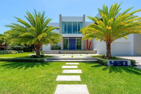 House in Key Biscayne, Florida 6 bedrooms, 595.04 sq.m. № 2021108 - photo 4