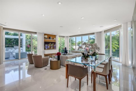 House in Key Biscayne, Florida 6 bedrooms, 595.04 sq.m. № 2021108 - photo 24