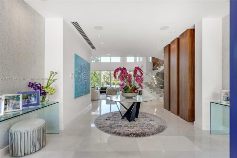 House in Key Biscayne, Florida 6 bedrooms, 595.04 sq.m. № 2021108 - photo 5