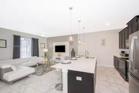 Touwnhouse à vendre à Kissimmee, Floride: 4 chambres № 2170372 - photo 9