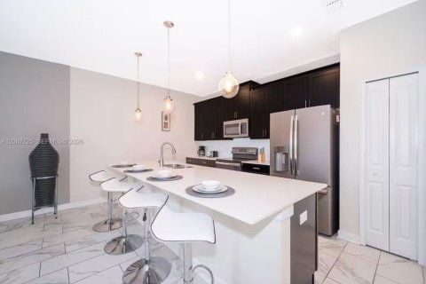 Touwnhouse à vendre à Kissimmee, Floride: 4 chambres № 2170372 - photo 3