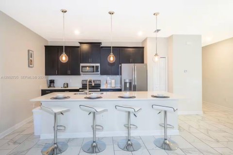 Touwnhouse à vendre à Kissimmee, Floride: 4 chambres № 2170372 - photo 6