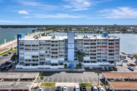 Condo à Treasure Island, Floride, 2 chambres  № 2408200