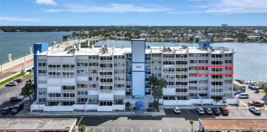 Condo à Treasure Island, Floride, 2 chambres  № 2408200