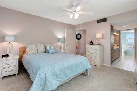 Copropriété à louer à Treasure Island, Floride: 2 chambres, 121.52 m2 № 2408200 - photo 18