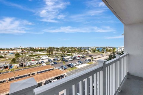 Copropriété à louer à Treasure Island, Floride: 2 chambres, 121.52 m2 № 2408200 - photo 11