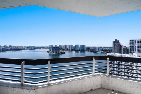 Copropriété à louer à Aventura, Floride: 2 chambres, 109.72 m2 № 2154226 - photo 4