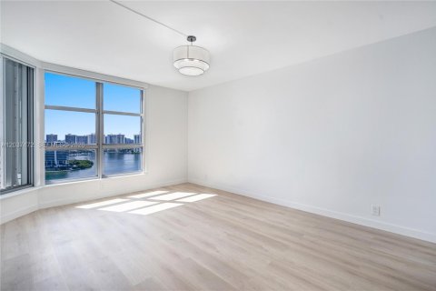 Copropriété à louer à Aventura, Floride: 2 chambres, 109.72 m2 № 2154226 - photo 11