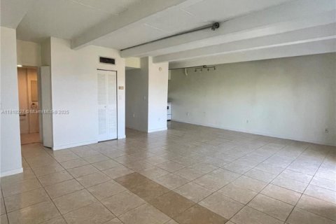 Снять в аренду кондоминиум в Майами, Флорида 1 спальня, 60.67м2, № 1775259 - фото 5