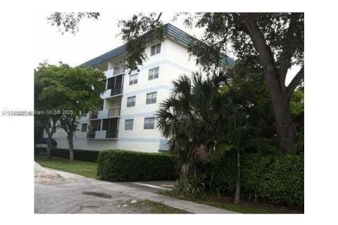 Снять в аренду кондоминиум в Майами, Флорида 1 спальня, 60.67м2, № 1775259 - фото 22