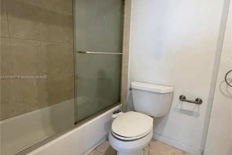 Снять в аренду кондоминиум в Майами, Флорида 1 спальня, 60.67м2, № 1775259 - фото 10