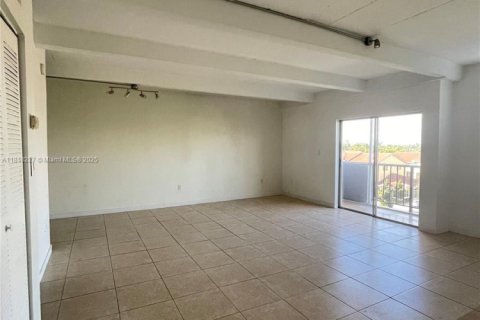 Снять в аренду кондоминиум в Майами, Флорида 1 спальня, 60.67м2, № 1775259 - фото 4