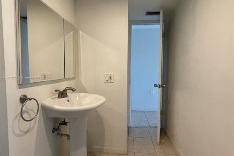 Снять в аренду кондоминиум в Майами, Флорида 1 спальня, 60.67м2, № 1775259 - фото 12