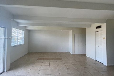 Снять в аренду кондоминиум в Майами, Флорида 1 спальня, 60.67м2, № 1775259 - фото 13