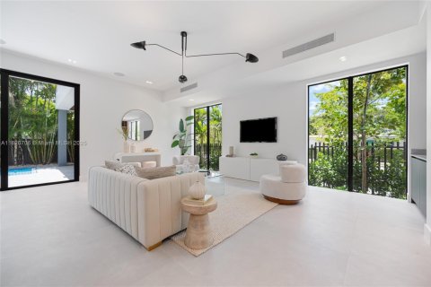 Casa en venta en Miami, Florida, 5 dormitorios, 372.35 m2 № 1940004 - foto 5