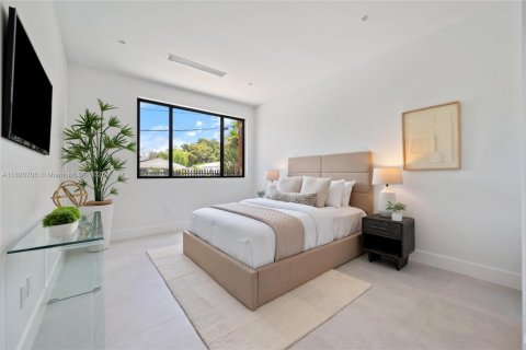 Casa en venta en Miami, Florida, 5 dormitorios, 372.35 m2 № 1940004 - foto 11