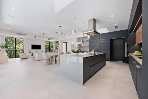 Casa en venta en Miami, Florida, 5 dormitorios, 372.35 m2 № 1940004 - foto 6