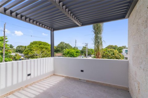 Casa en venta en Miami, Florida, 5 dormitorios, 372.35 m2 № 1940004 - foto 12