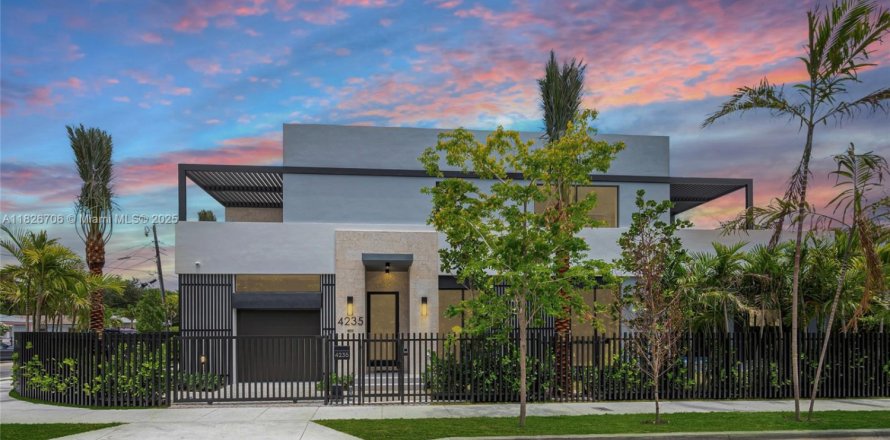 Casa en Miami, Florida 5 dormitorios, 372.35 m2 № 1940004