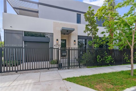 Casa en venta en Miami, Florida, 5 dormitorios, 372.35 m2 № 1940004 - foto 2