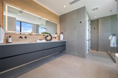 Casa en venta en Miami, Florida, 5 dormitorios, 372.35 m2 № 1940004 - foto 19