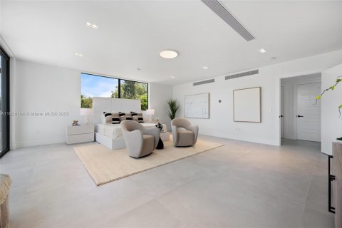 Casa en venta en Miami, Florida, 5 dormitorios, 372.35 m2 № 1940004 - foto 18