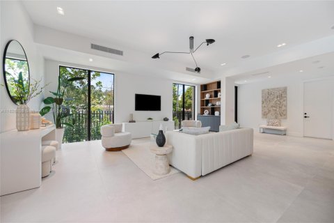Casa en venta en Miami, Florida, 5 dormitorios, 372.35 m2 № 1940004 - foto 3
