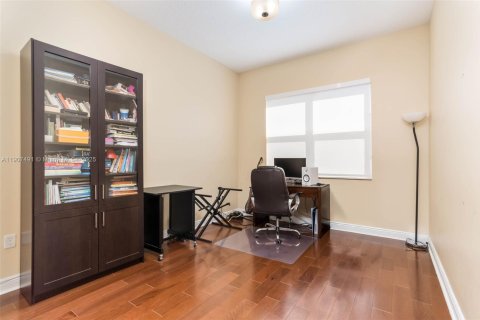 Townhouse in Pembroke Pines, Florida 4 bedrooms, 261.61 sq.m. № 1963905 - photo 21