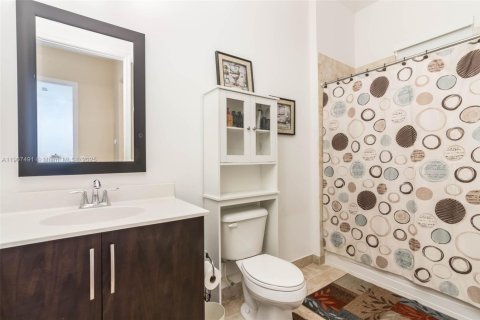 Townhouse in Pembroke Pines, Florida 4 bedrooms, 261.61 sq.m. № 1963905 - photo 23