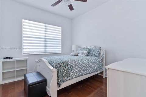 Townhouse in Pembroke Pines, Florida 4 bedrooms, 261.61 sq.m. № 1963905 - photo 16