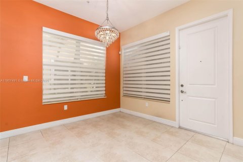 Townhouse in Pembroke Pines, Florida 4 bedrooms, 261.61 sq.m. № 1963905 - photo 6