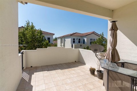 Townhouse in Pembroke Pines, Florida 4 bedrooms, 261.61 sq.m. № 1963905 - photo 25