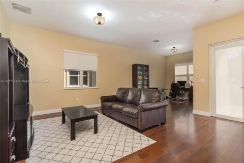 Townhouse in Pembroke Pines, Florida 4 bedrooms, 261.61 sq.m. № 1963905 - photo 19