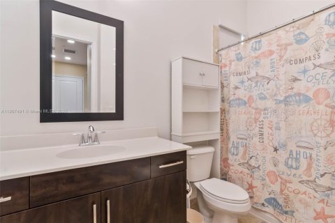 Townhouse in Pembroke Pines, Florida 4 bedrooms, 261.61 sq.m. № 1963905 - photo 17