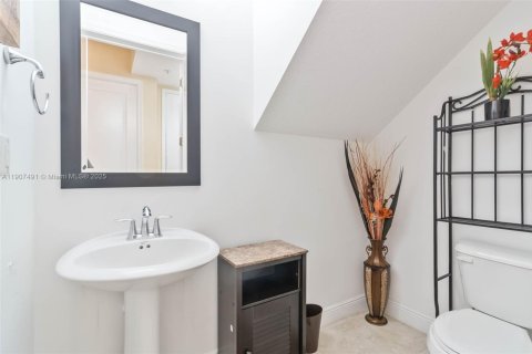 Townhouse in Pembroke Pines, Florida 4 bedrooms, 261.61 sq.m. № 1963905 - photo 9