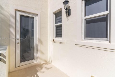 Townhouse in Pembroke Pines, Florida 4 bedrooms, 261.61 sq.m. № 1963905 - photo 14