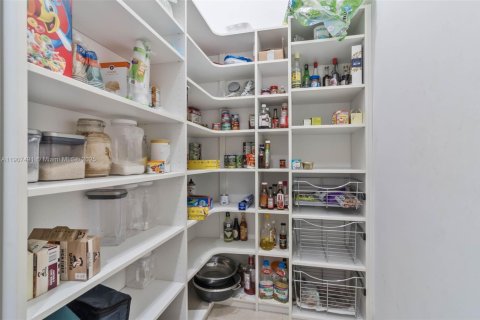 Townhouse in Pembroke Pines, Florida 4 bedrooms, 261.61 sq.m. № 1963905 - photo 8