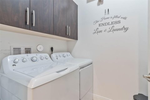 Townhouse in Pembroke Pines, Florida 4 bedrooms, 261.61 sq.m. № 1963905 - photo 18