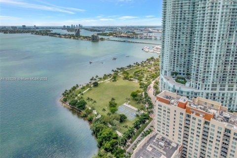Condo in Miami, Florida, 2 bedrooms  № 1936405 - photo 22