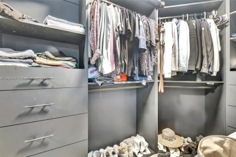 Condo in Miami, Florida, 2 bedrooms  № 1936405 - photo 17