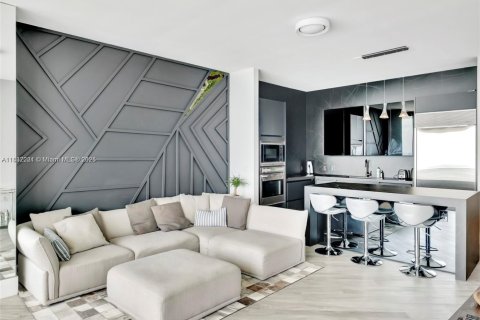 Condo in Miami, Florida, 2 bedrooms  № 1936405 - photo 5