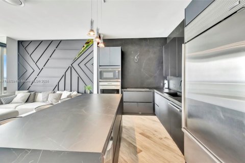 Condo in Miami, Florida, 2 bedrooms  № 1936405 - photo 10